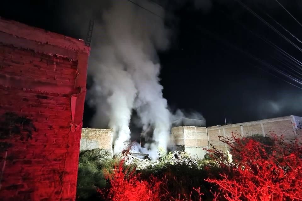 El incendio de una fábrica de colchones movilizó a elementos de Protección Civil y Bomberos tanto de Tonalá como del Estado de Jalisco. Se registraron dos trabajadores lesionados.