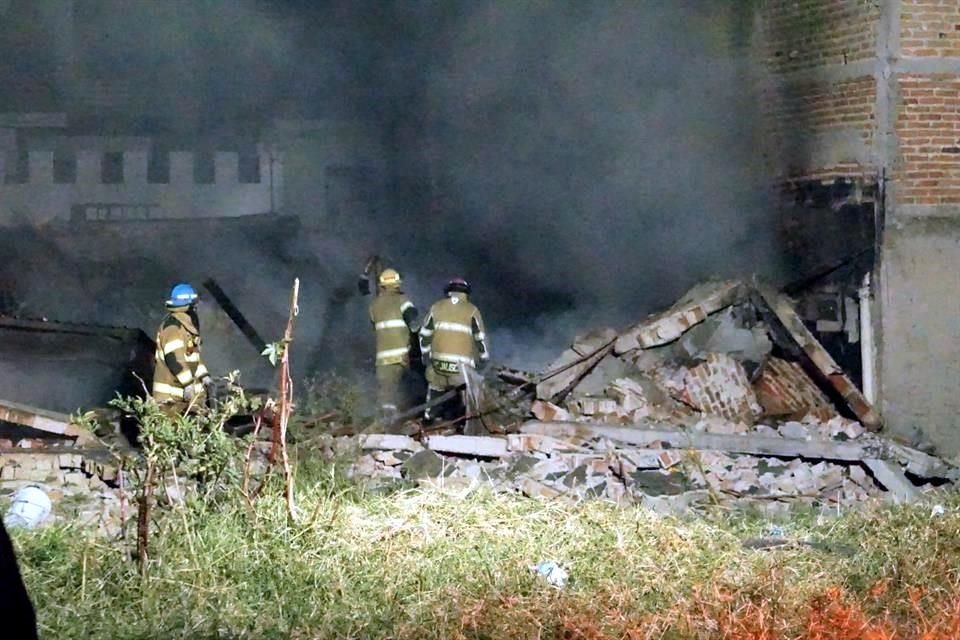 El incendio de una fábrica de colchones movilizó a elementos de Protección Civil y Bomberos tanto de Tonalá como del Estado de Jalisco. Se registraron dos trabajadores lesionados.