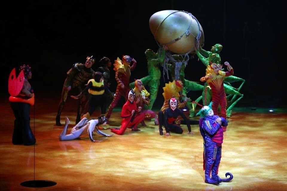 El mágico y colorido mundo de Ovo llegó la noche de este miércoles a la Arena VFG para deleitar al público tapatío. 