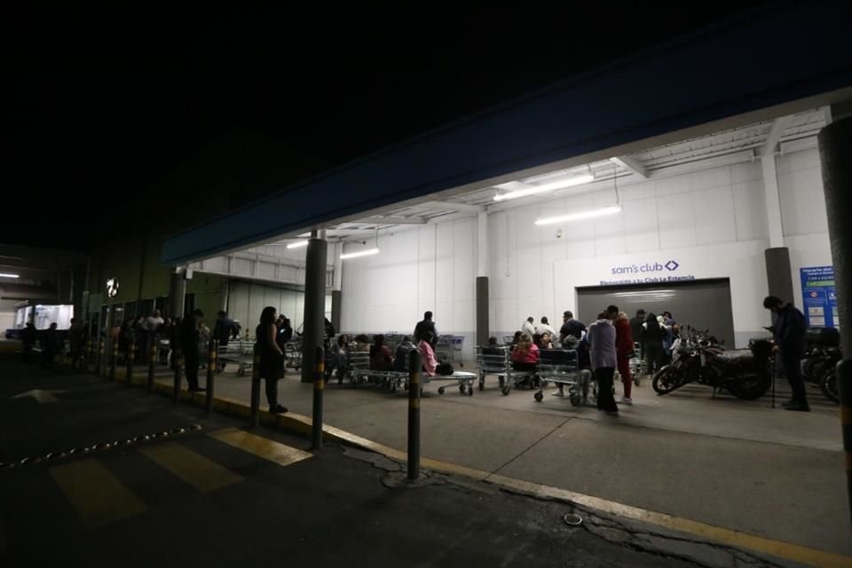 Sam's Club abrió sus puertas a las 00:00 horas del jueves 6 de noviembre.