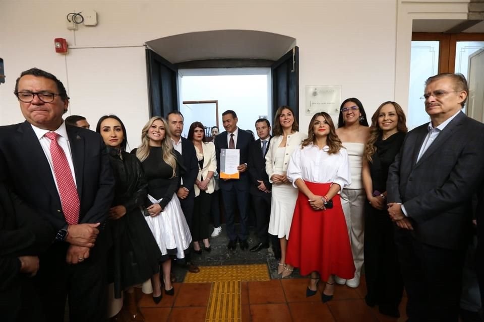 Entrega Salvador Zamora el Primer Informe de Gobierno de Pablo Lemus, al Congreso de Jalisco.