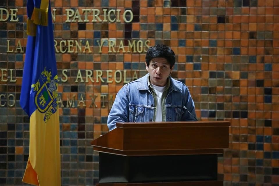 El diputado independiente, Alejandro Puerto, criticó la ausencia de Lemus en el Congreso.