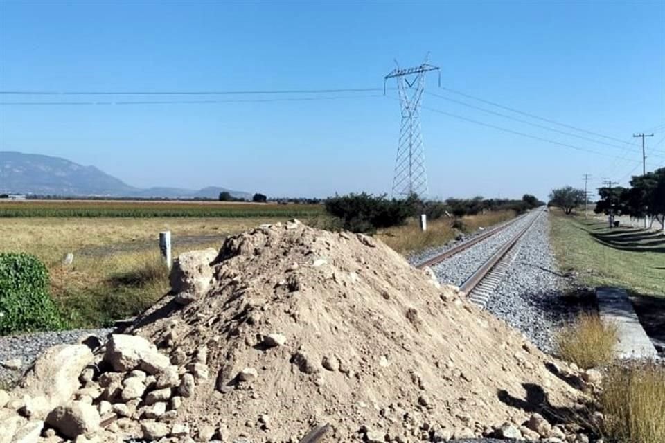 Ante la recurrencia de tomas de vías férreas en México, la Concamin y la AMF alertaron que en Guanajuato 30 trenes y más de 251 mil toneladas de carga se encuentran detenidos.