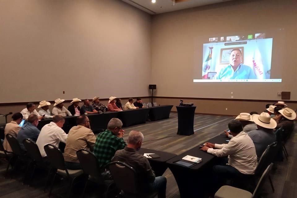 Productores de maíz blanco de Guanajuato pusieron fin al plantón y los bloqueos carreteros de la semana, luego de pactar acuerdos preliminares con la industria y el Gobierno del estado.