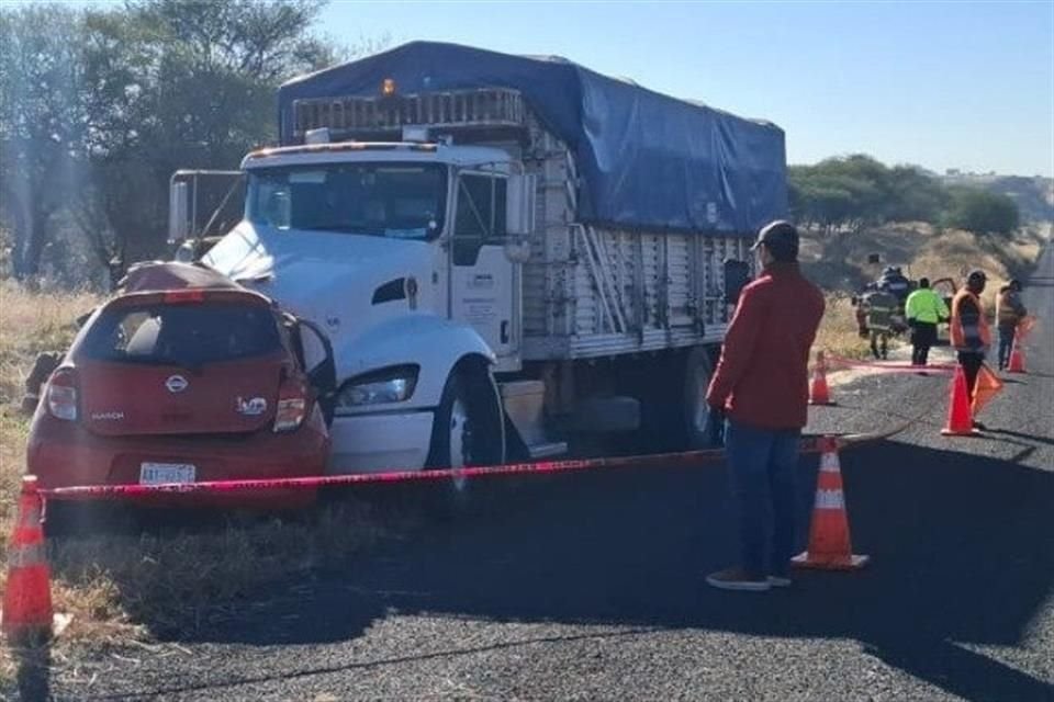 Alison Montaño, Señorita Teocaltiche y su novio, Eduardo, ambos estudiantes del CuAltos, fueron identificados como víctimas del accidente ocurrido ayer en el Municipio.
