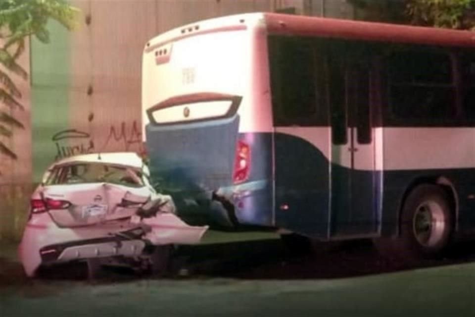 Una mujer perdió la vida y tres de sus hijas resultaron gravemente lesionadas tras un choque múltiple en la Colonia Las Conchas.