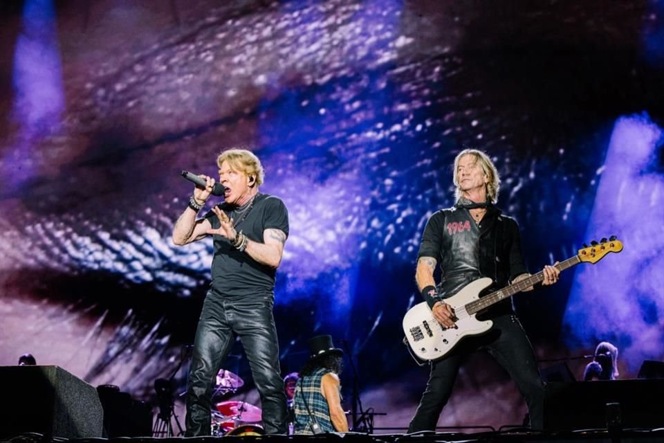 La emblemática banda de rock Guns N' Roses electrizó a 65 mil fans con el cierre de su gira Latinoamericana en el Estadio GNP de la CDMX.