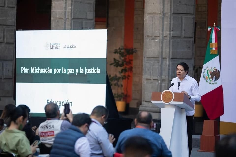 Mario Delgado, Secretario de Educación Pública, durante la presentación del Plan Michoacán en Palacio Nacional.