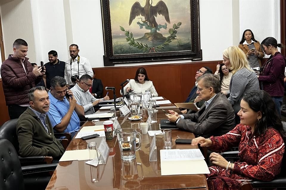 La Junta de Coordinación Política del Congreso acordó ajustes al formato de la Glosa del Primer Informe de Pablo Lemus, para que funcionarios no evadan responder a preguntas de legisladores.