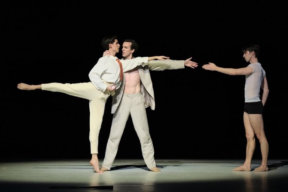 El bailarín tapatío Martí Gutiérrez (izquierda) durante un ensayo de Nijinsky.