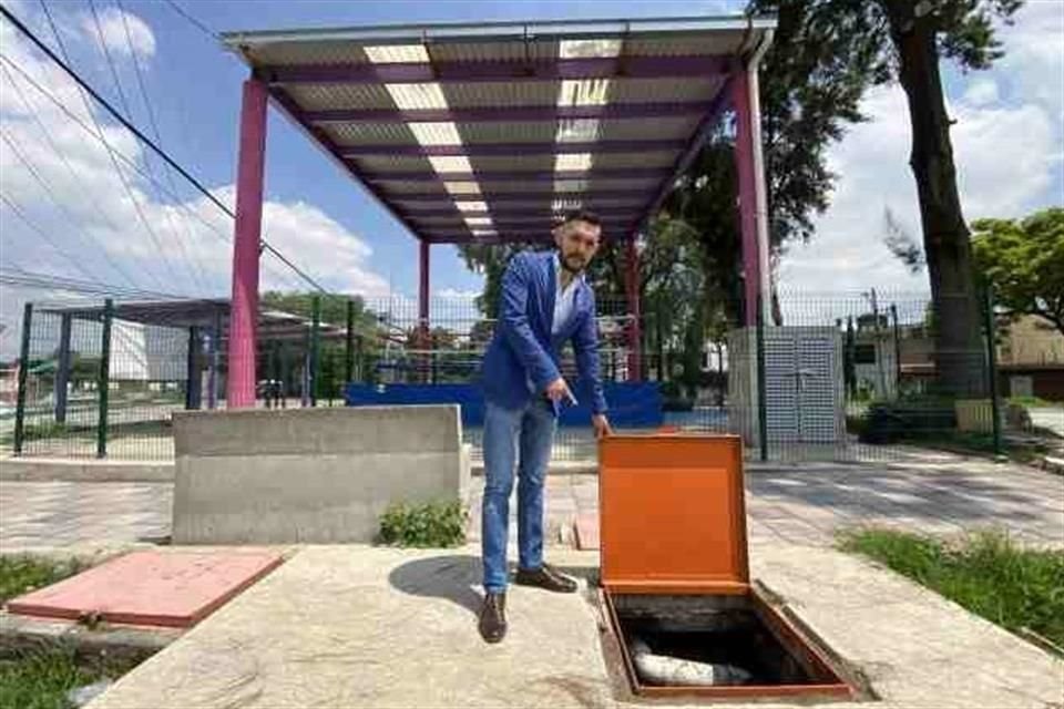El techo de un cuadrilátero capta el agua pluvial, que ahora se busca sea potable.  