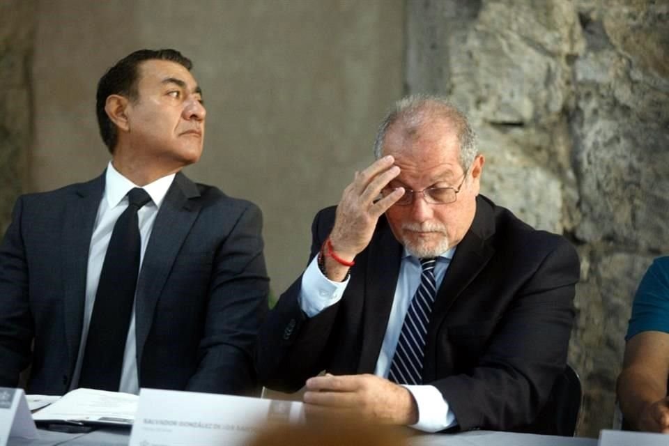 Salvador Zamora, Secretario General de Gobierno (izq.) y el Fiscal de Jalisco, Salvador González de los Santos, no usaron la palabra disculpa en sus discursos.