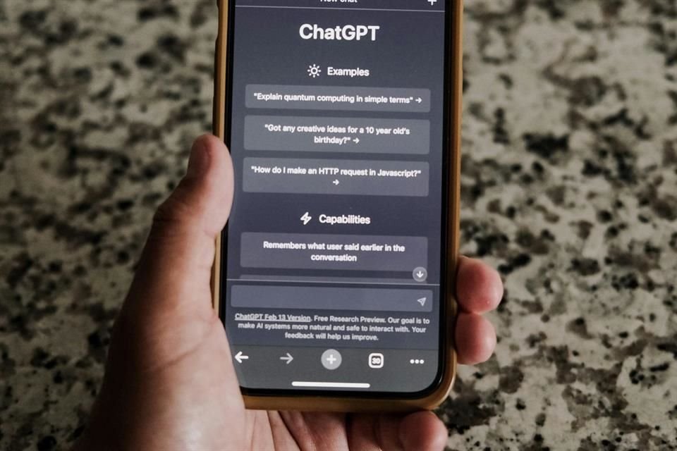 Musk acusó a Apple de favorecer a ChatGPT en su App Store y amenazó con emprender acciones legales; la marca fundada por Steve Jobs indicó que son justos y libres de sesos en el manejo de las apps.