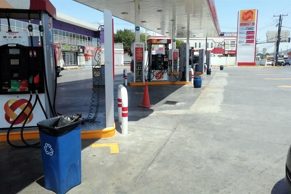 Un Oxxo Gas de Avenida Chapultepec, en la Colonia Buenos Aires, interrumpió sus operaciones por el desabasto intermitente de combustible.