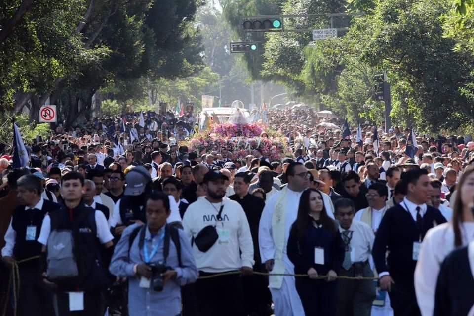 La nueva ruta sería salir de Catedral de Guadalajara e ir por AV. Juárez, luego tomar Av. Federalismo y después, Av. Ávila Camacho, hasta llegar a la Basilica de Zapopan.