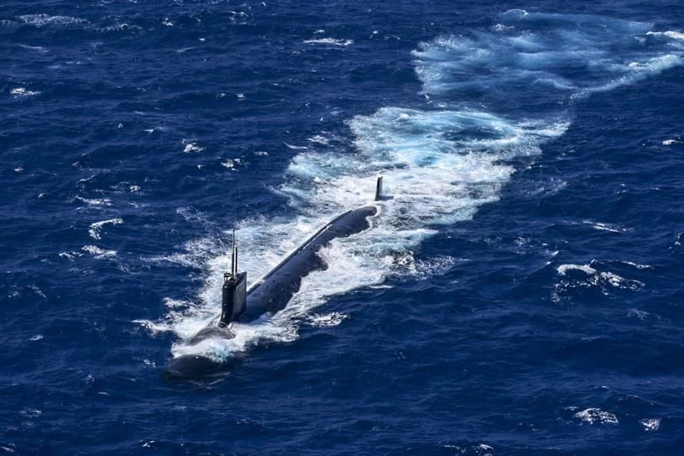 un submarino nuclear estadounidense durante ejercicios militares a 130 kilómetros de Cartagena, Colombia.