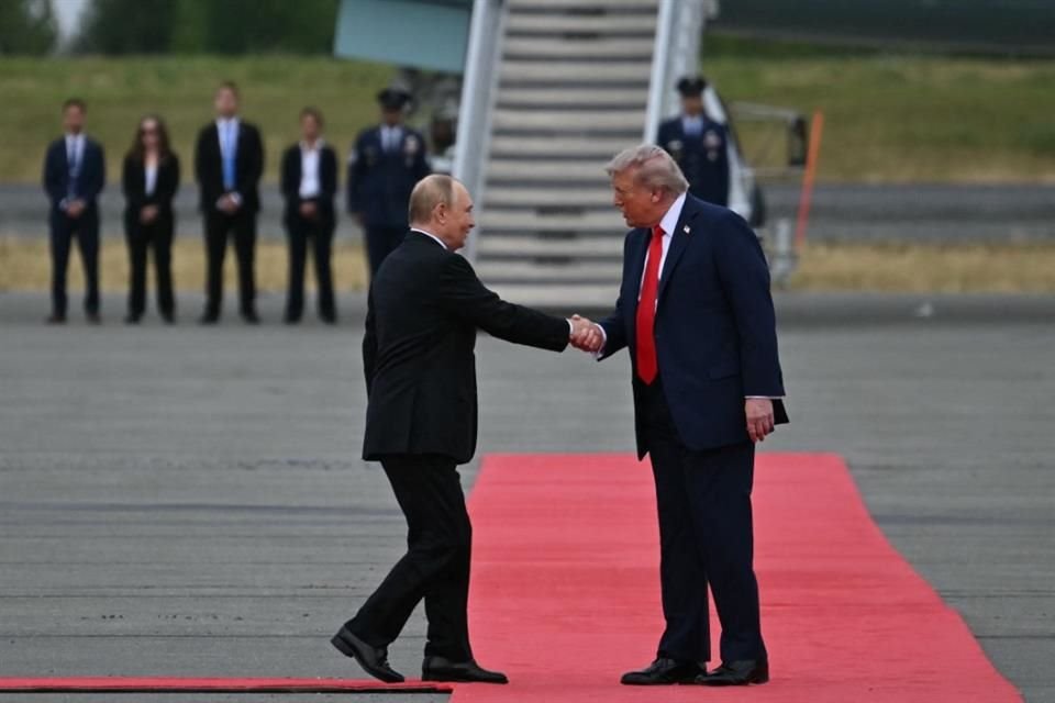 Donald Trump y Vladimir Putin llegaron a Alaska para reunirse cara a cara, en una cumbre que busca terminar la guerra en Ucrania.