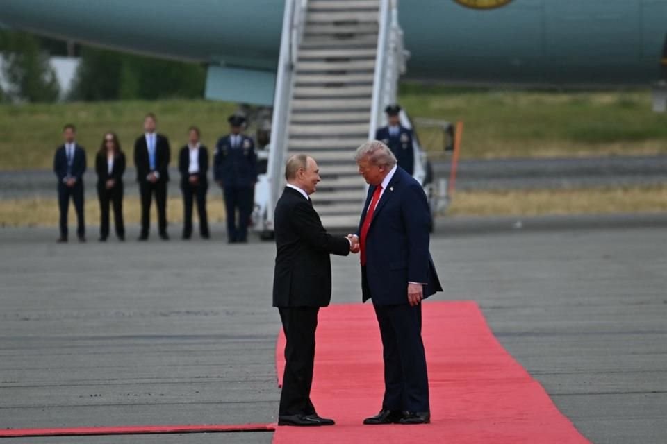 Donald Trump y Vladimir Putin llegaron a Alaska para reunirse cara a cara, en una cumbre que busca terminar la guerra en Ucrania.
