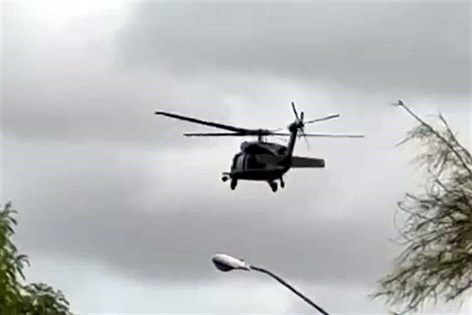 Desde el aire, la aeronave estadounidense guiaba a los agentes hacia su objetivo, presuntamente traficantes de personas o drogas.