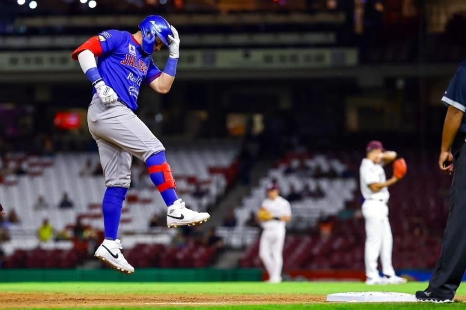 Charros de Jalisco tuvo una noche de altibajos y cayó 9-8 ante los Tomateros de Culiacán en el primer juego de la serie. 