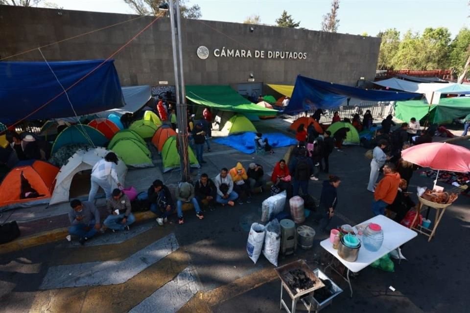 Tras manifestación frente a Palacio, maestros de la CNTE chantajearon con parar el Mundial 2026 si no son atendidas sus demandas.