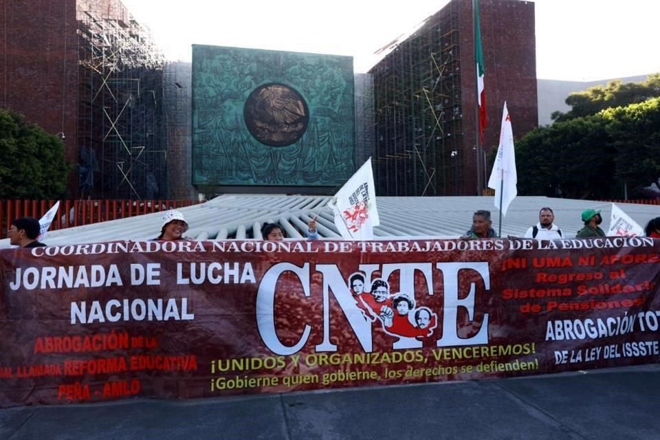 El plantón forma parte del paro de 48 horas de la CNTE.