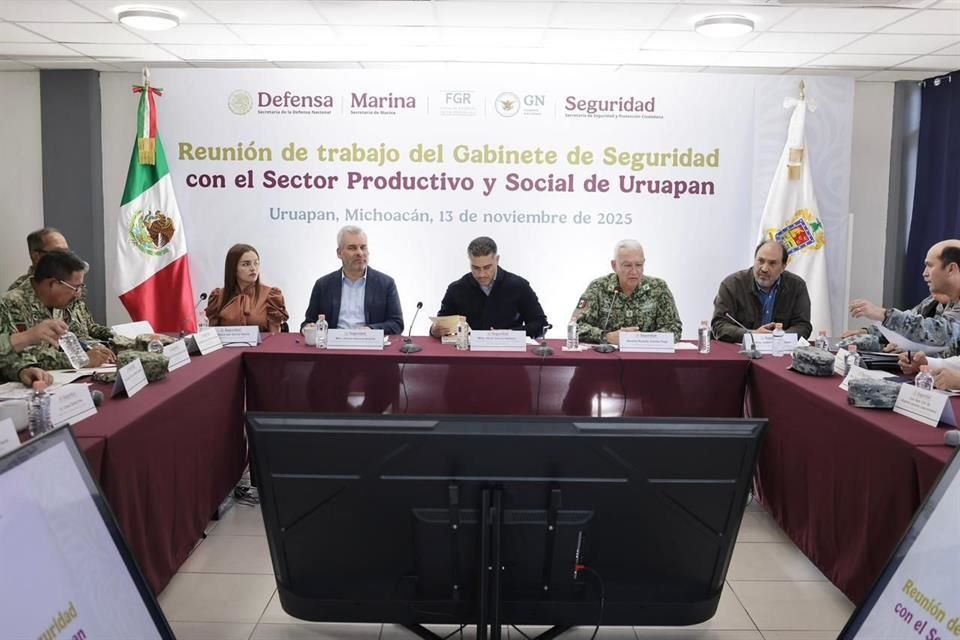 En reunión del gabinete de seguridad, y con la presencia de la Edil Grecia Quiróz, autoridades federales anunciaron la construcción de un nuevo cuartel en Uruapan y acciones contra la extorsión.