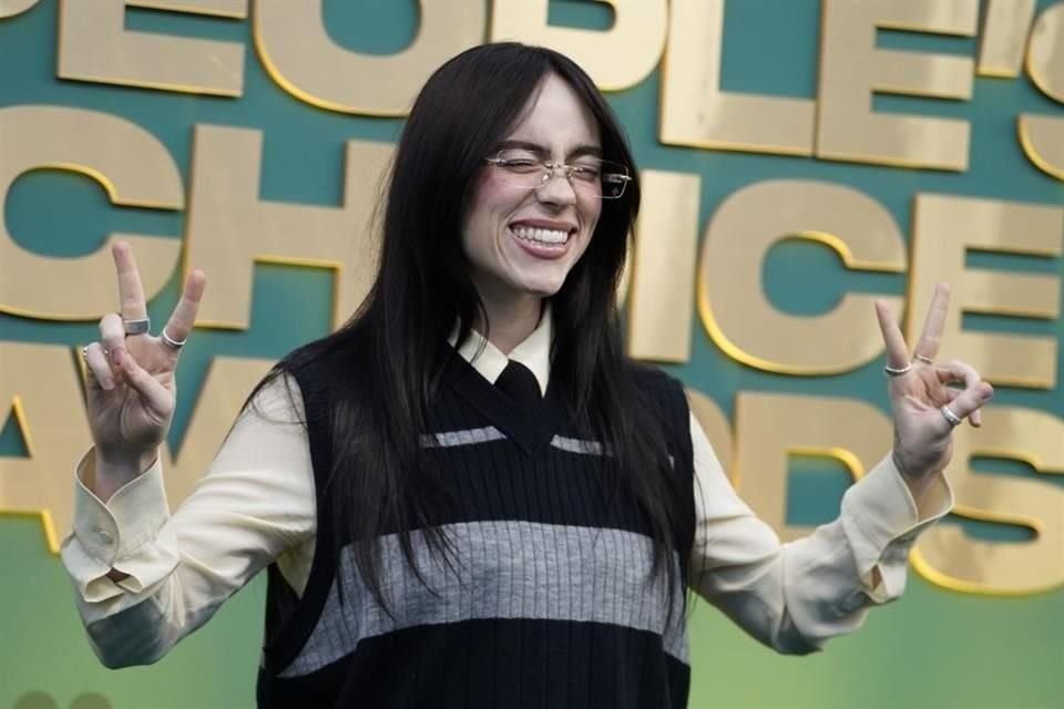 Billie Eilish calificó a Elon Musk como un 'cobarde patético' luego de que se diera a conocer que el CEO de Tesla podría convertirse en el primer trillonario del mundo.