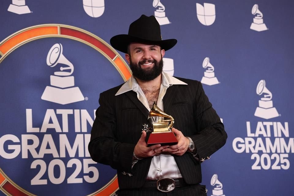 Carin Leon ganó en la categoría de mejor álbum de música mexicana contemporánea.