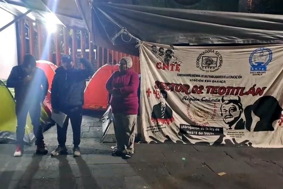 Docentes de la CNTE dejaron a primera el plantón de San Lázaro.