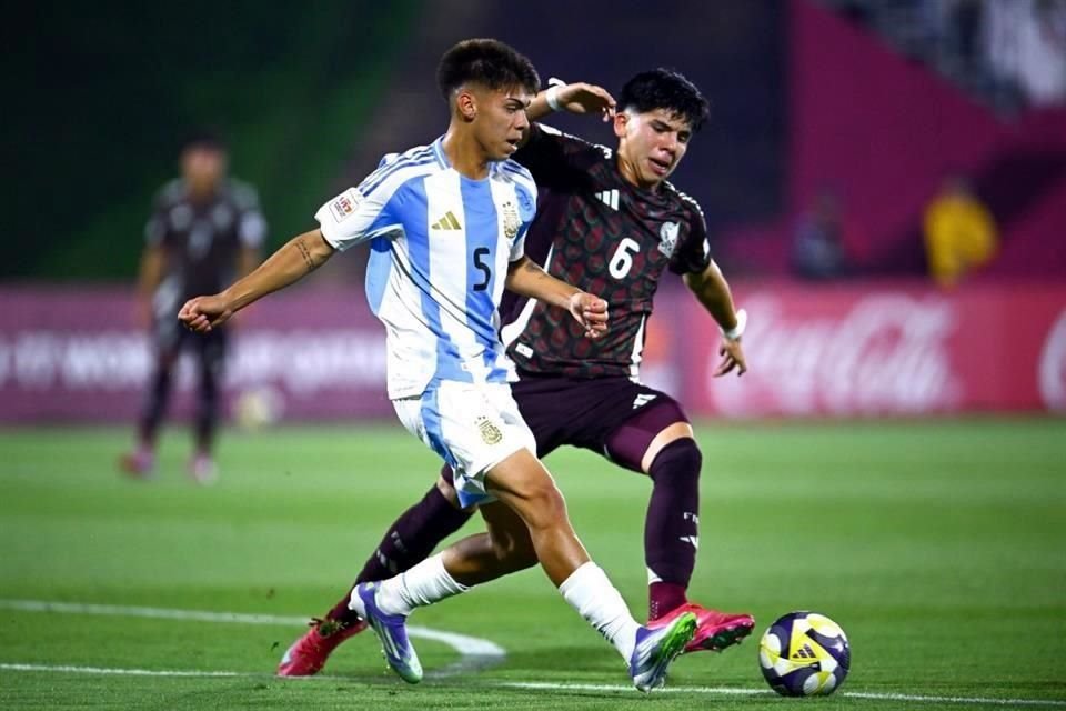 México batalló en el primer tiempo, pero fue mejor en el segundo.