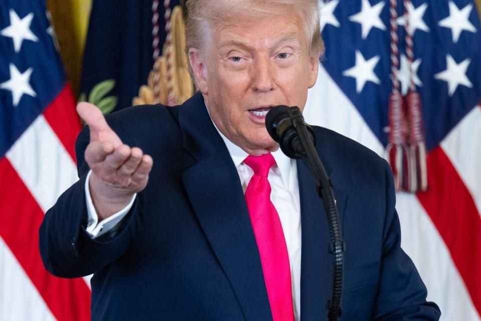 Donald Trump firmará una orden para reducir los aranceles a la carne de res, tomates, café y plátanos, según funcionario de la Casa Blanca.