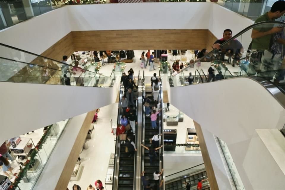 El arranque del Buen Fin 2025 generó una importante afluencia de visitantes en los principales centros comerciales del Área Metropolitana de Guadalajara.