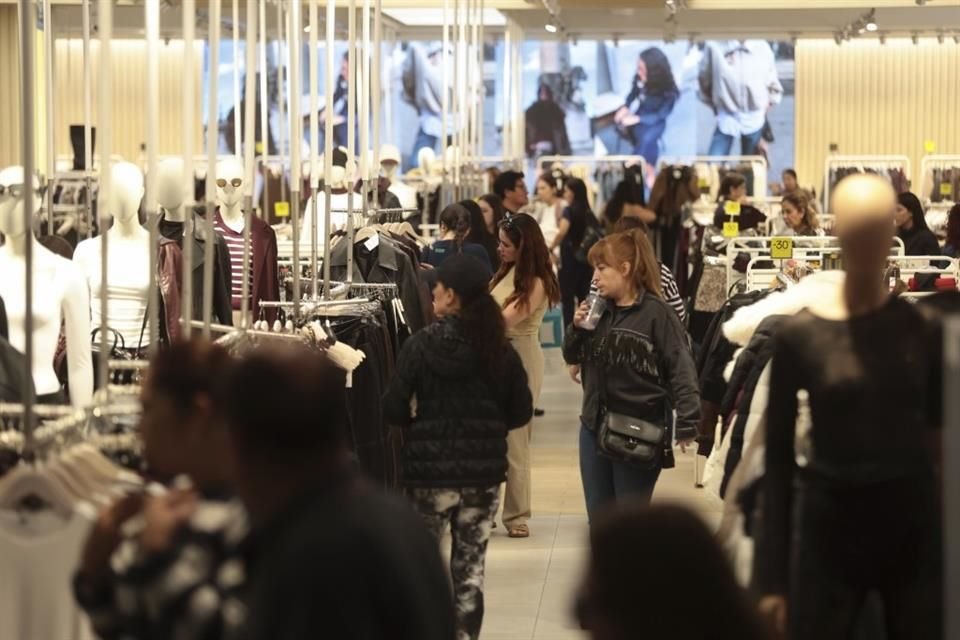 El arranque del Buen Fin 2025 generó una importante afluencia de visitantes en los principales centros comerciales del Área Metropolitana de Guadalajara.