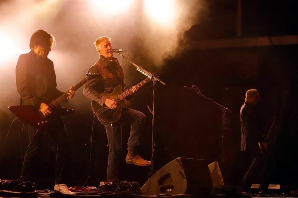 Un elemento importante dentro del show fue la iluminación, que cambió constantemente.