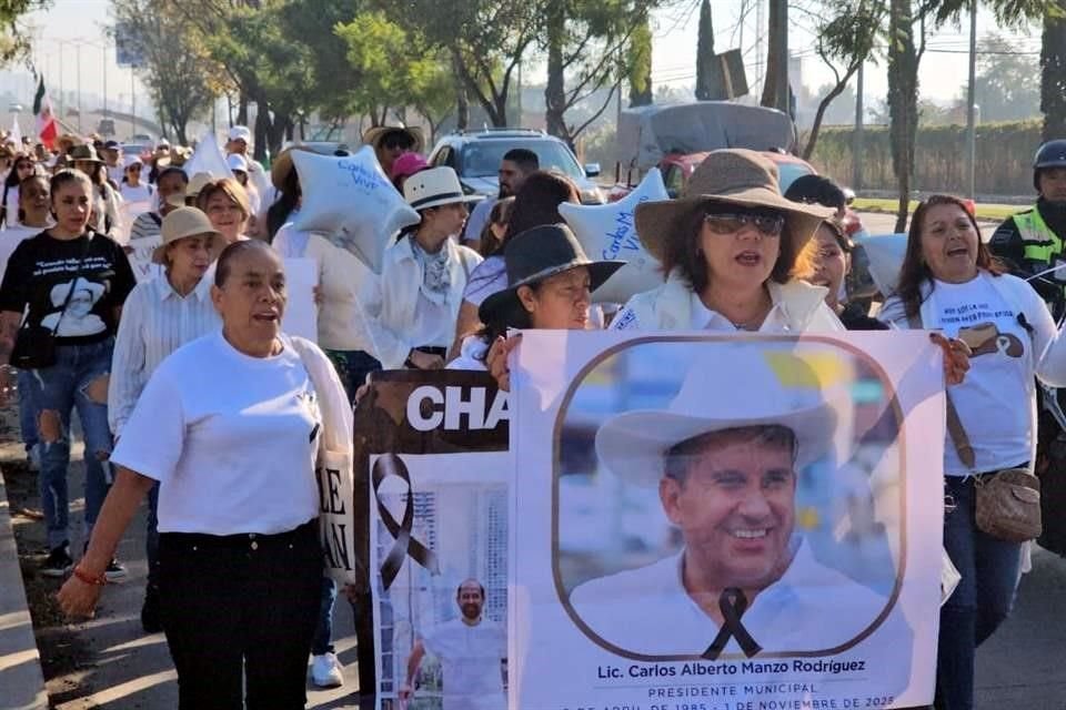 La movilización se registra a 15 días del asesinato del Alcalde de Uruapan.