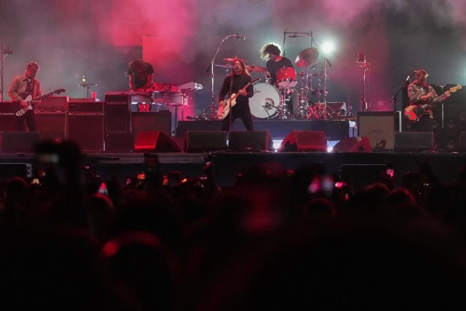 La apertura quedó en manos de 'All My Life', dando inicio a un recorrido feroz por el repertorio de la agrupación fundada en Seattle en 1994 y encargada de clausurar la primera noche del festival.