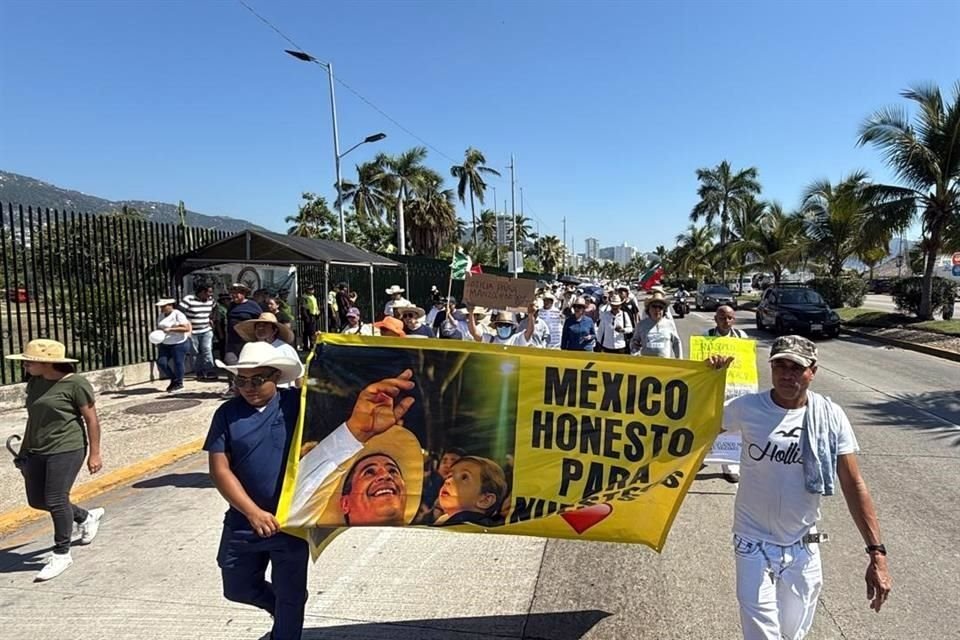 La imagen de Carlos Manzo en la marcha en Acapulco.