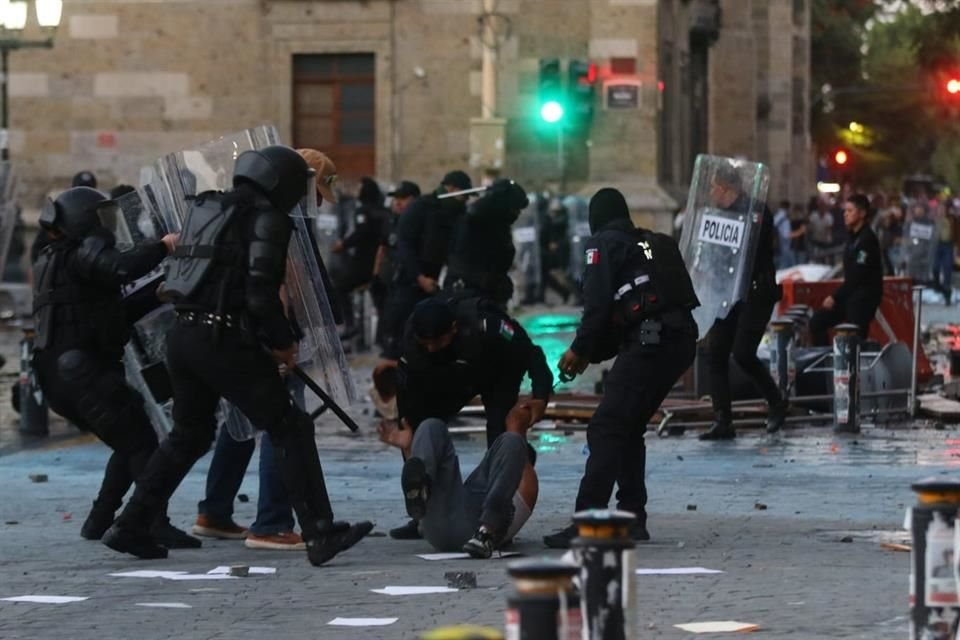Las madres de tres jóvenes aseguran que varias detenciones del sábado, incluidas las de sus hijos, ocurrieron sin justificación.