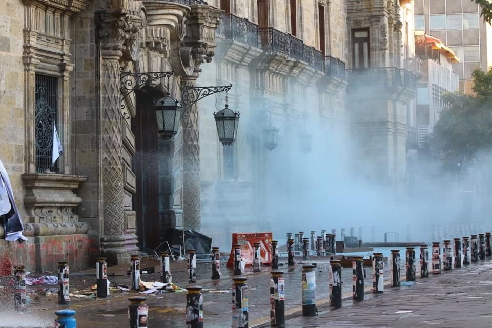  La madre de uno de los encarcelados por disturbios en una protesta de la Generación Z en el Centro de GDL, asegura que su hijo es inocente.