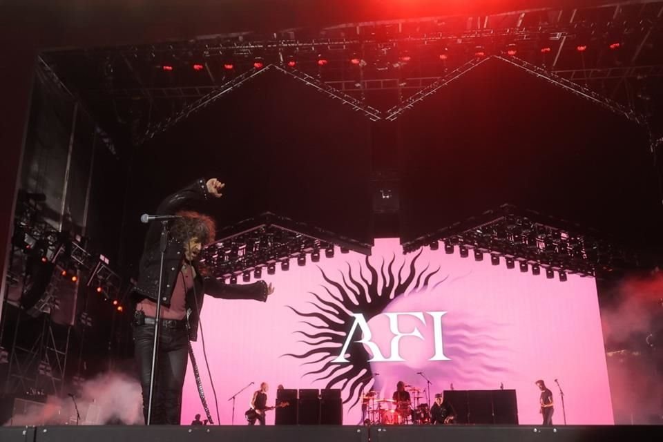 Los riffs y la potencia vocal de AFI retumbaron en su show del C. Capital.