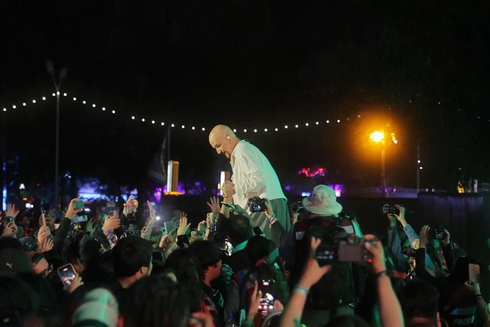 El público levantó a Booth entre aplausos, en uno de los momentos más emotivos del show.