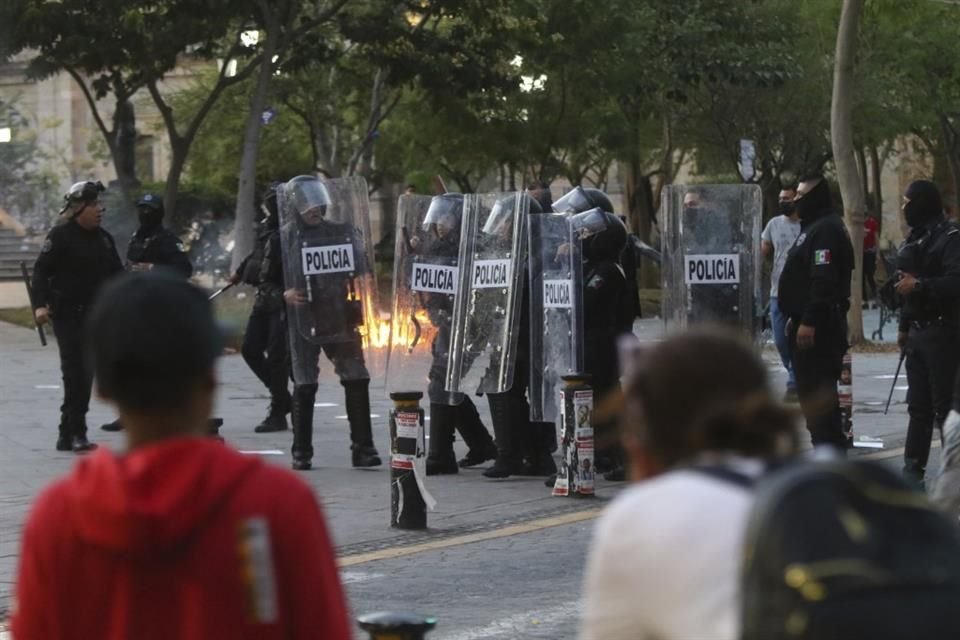 De las 48 personas detenidas durante la manifestación de la Generación Z, tres tienen antecedentes penales, informó el Secretario de Gobierno, Salvador Zamora.