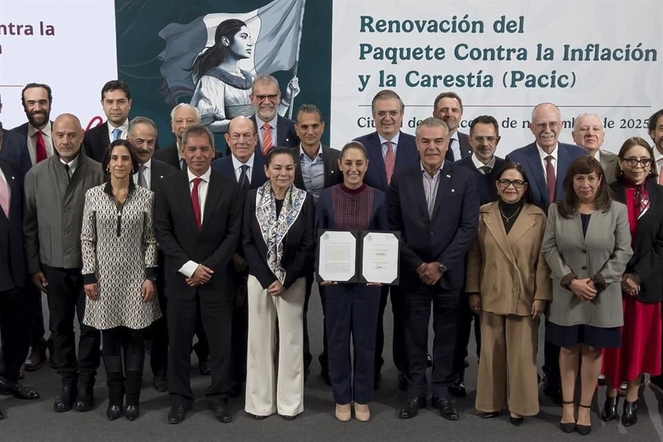 El Gobierno federal y empresarios firmaron la renovación del Paquete contra la Inflación y la Carestía (Pacic), para mantener el costo de la canasta básica en 910 pesos.