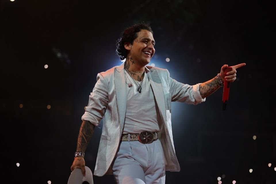 El cantante Christian Nodal y sus padres no fueron vinculados a proceso por la presunta falsificación de contratos de Universal Music.