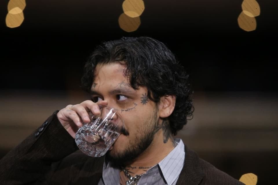 Horas antes, Nodal aseguró que luego de más de 14 horas de audiencia, ni él ni sus padres fueron vinculados a proceso.