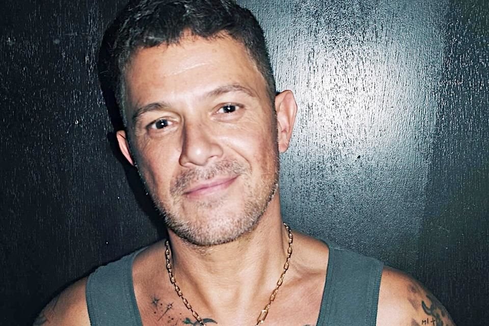 Alejandro Sanz lanza este jueves su disco '¿Y Ahora Qué +?', que incluye canciones con Shakira, Carín León, Grupo Frontera y más artistas.
