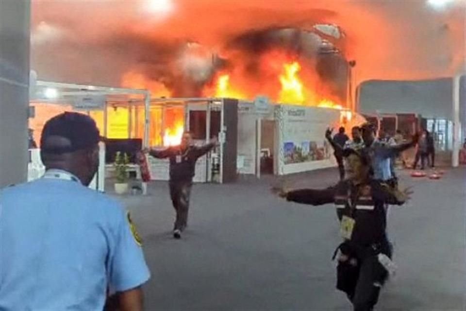Un incendio en el pabellón central donde se celebra la COP30 en Brasil obligó a evacuar el lugar; siniestro está bajo control.