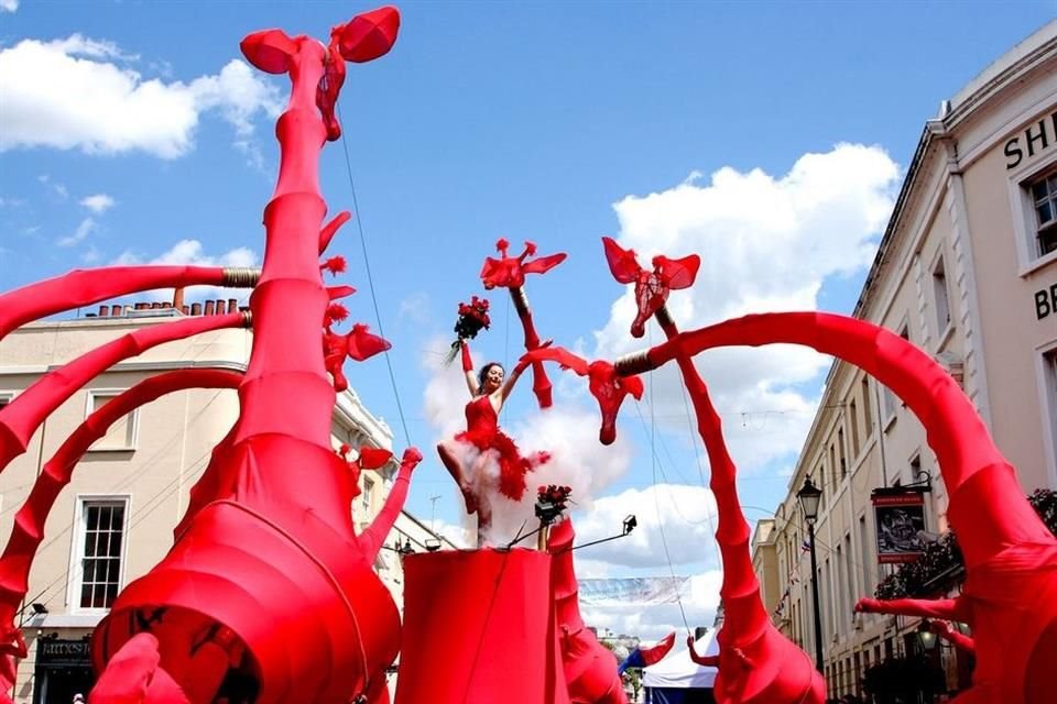 Este viernes habrá cierres a la circulación cerca de la Glorieta Minerva, por un espectáculo de marionetas de jirafas gigantes.