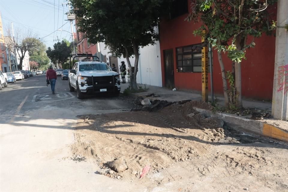 Personal de Pemex acudió ayer por la mañana al inmueble en la Colonia Observatorio.